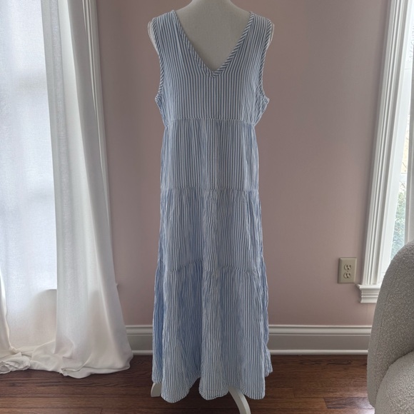 Quince 100% Organic Cotton Gauze Tiered Maxi
Dress Blue White Seersucker Size S - Picture 6 of 7